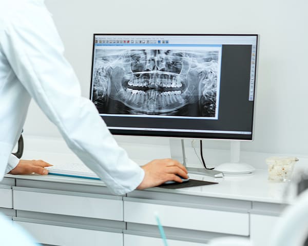 Technologie dentaire, Dentiste à Alma